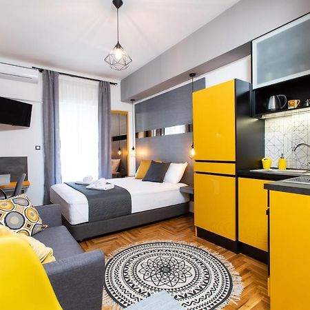 Downtown Luxury Boutique Suites : The Yellow Suite Szaloniki Kültér fotó