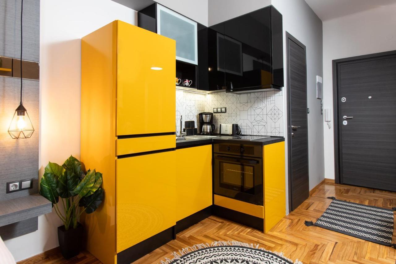 Downtown Luxury Boutique Suites : The Yellow Suite Szaloniki Kültér fotó