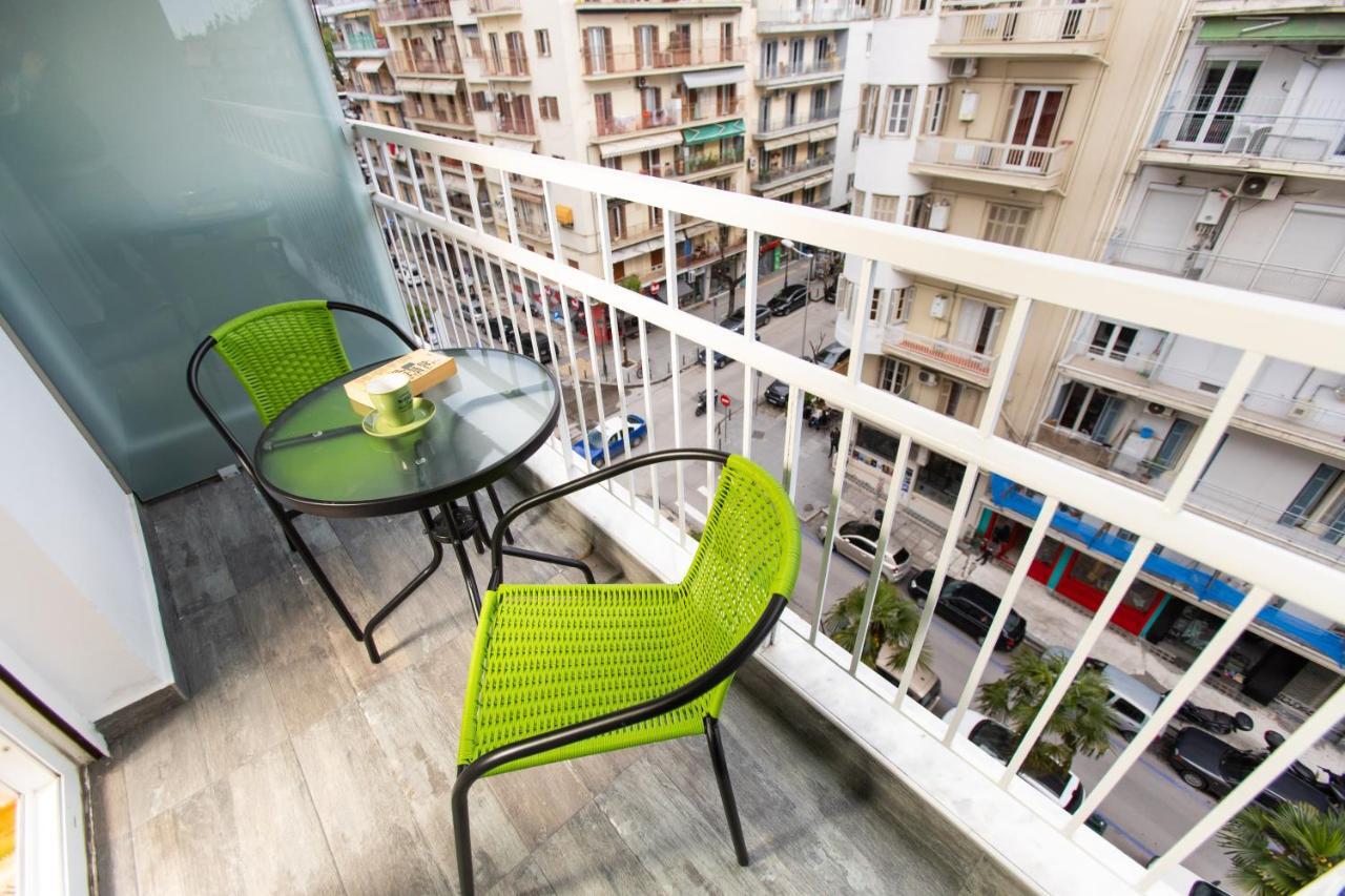 Downtown Luxury Boutique Suites : The Yellow Suite Szaloniki Kültér fotó