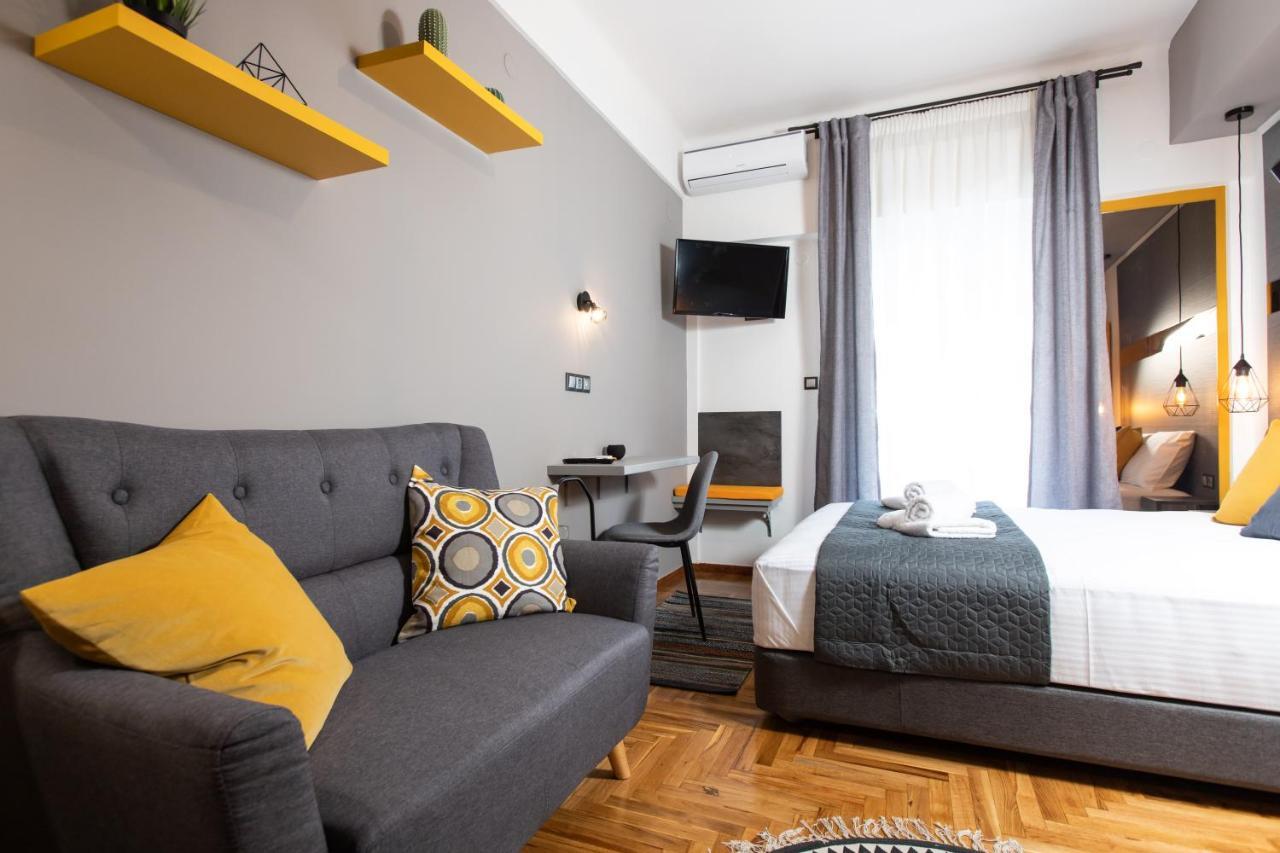 Downtown Luxury Boutique Suites : The Yellow Suite Szaloniki Kültér fotó