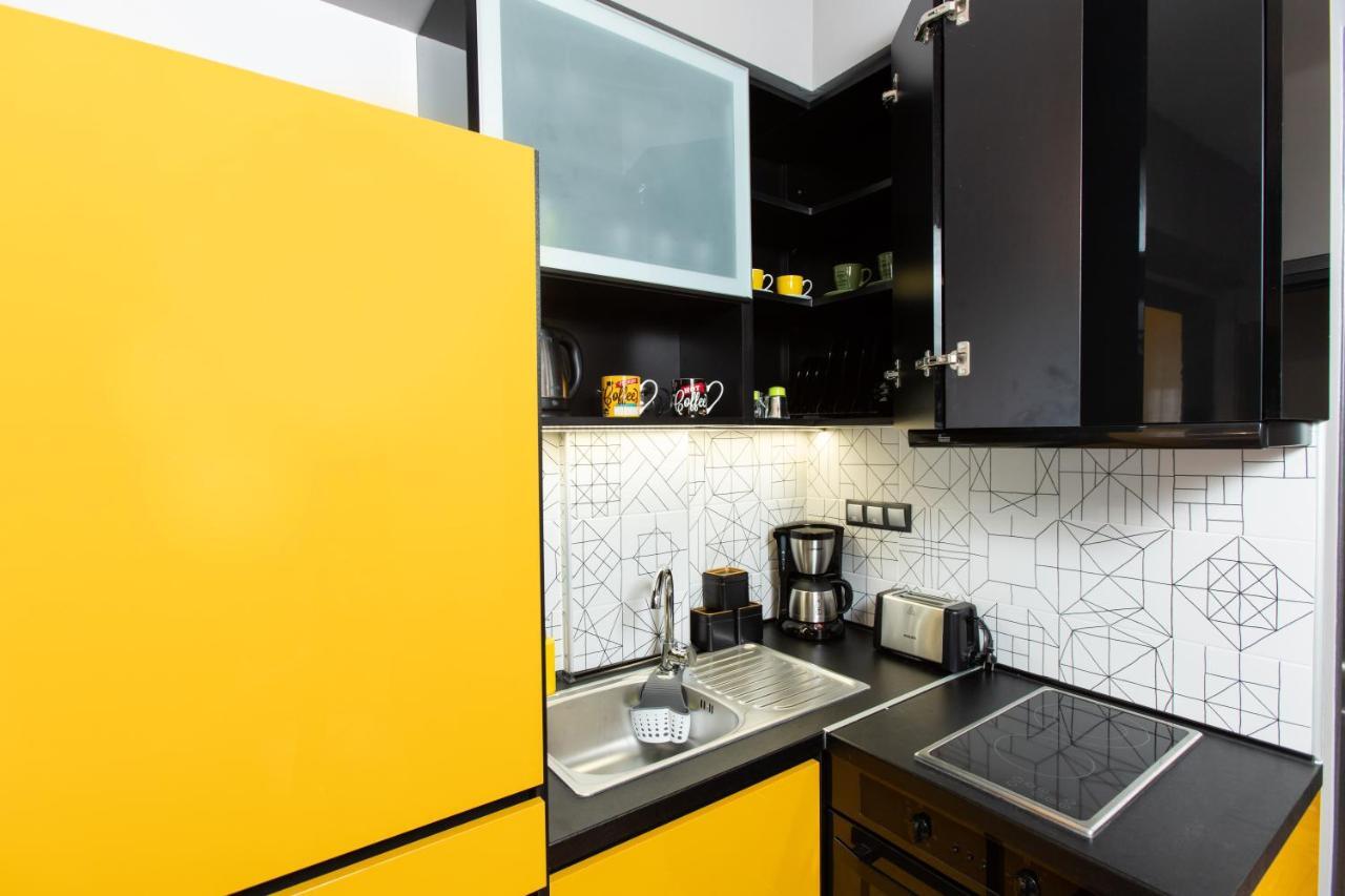 Downtown Luxury Boutique Suites : The Yellow Suite Szaloniki Kültér fotó