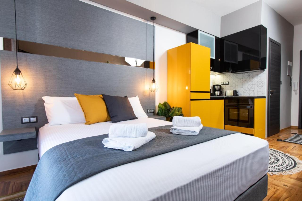 Downtown Luxury Boutique Suites : The Yellow Suite Szaloniki Kültér fotó