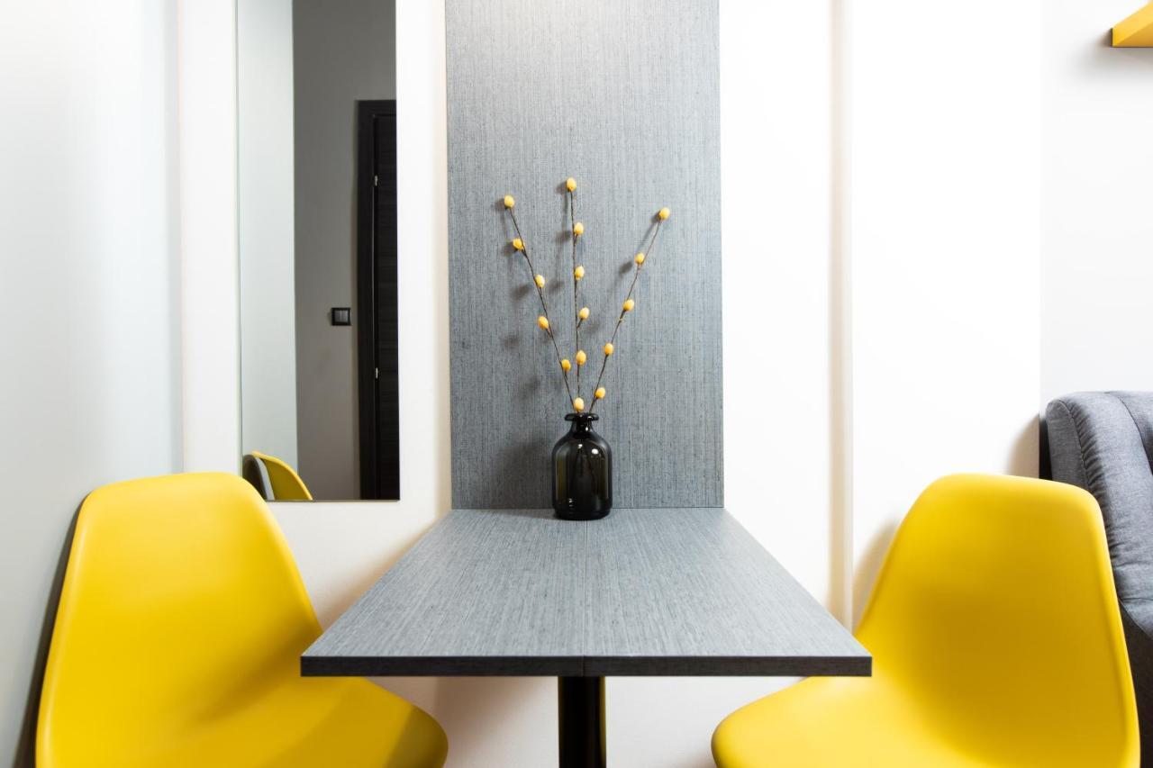 Downtown Luxury Boutique Suites : The Yellow Suite Szaloniki Kültér fotó