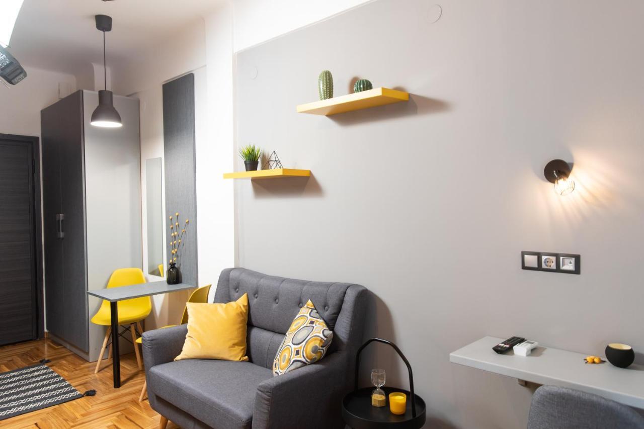 Downtown Luxury Boutique Suites : The Yellow Suite Szaloniki Kültér fotó