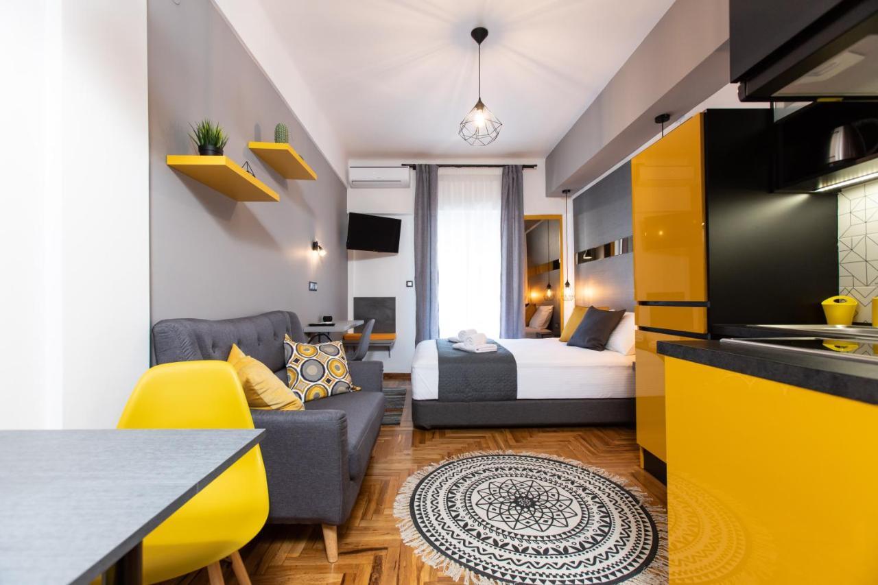 Downtown Luxury Boutique Suites : The Yellow Suite Szaloniki Kültér fotó