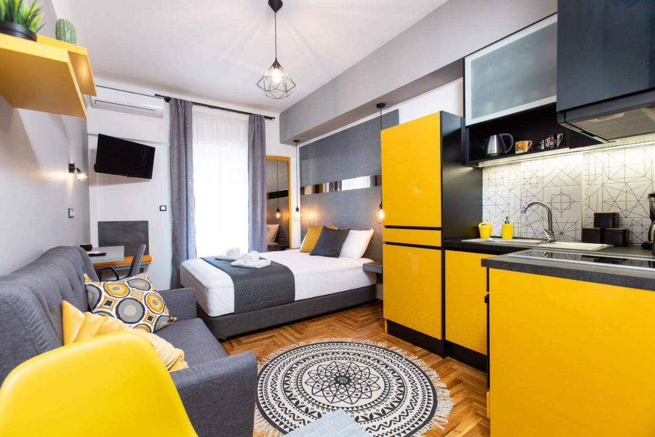 Downtown Luxury Boutique Suites : The Yellow Suite Szaloniki Kültér fotó